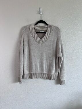 American Eagle AE V-Neck Pullover Sweater Cream